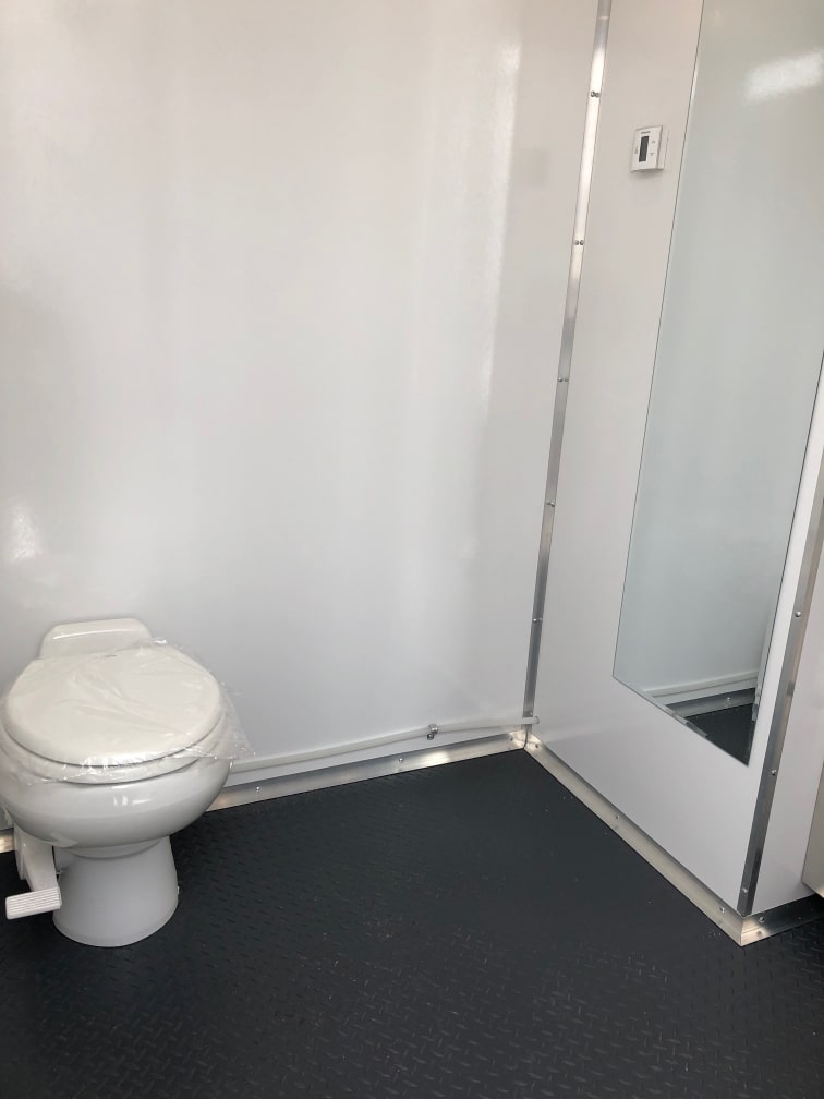 Construction AC Double with toilet and mirror