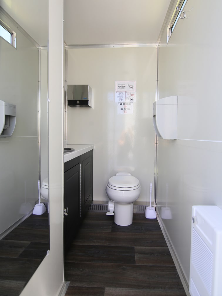 Advantage Triple with toilet, sink and mirror